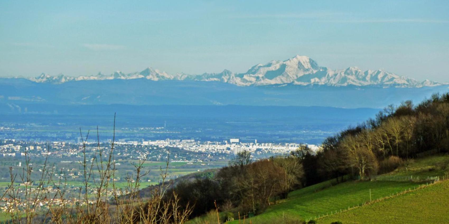 Gites Des Esselards Yzeron Luaran gambar