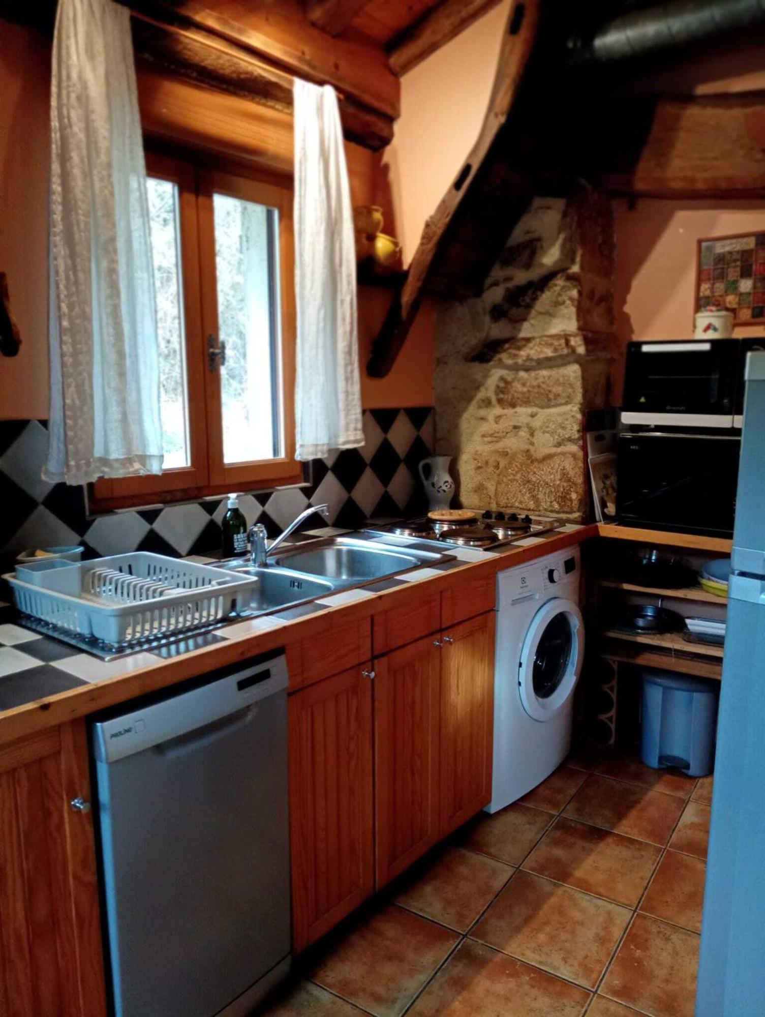 Gites Des Esselards Yzeron Luaran gambar