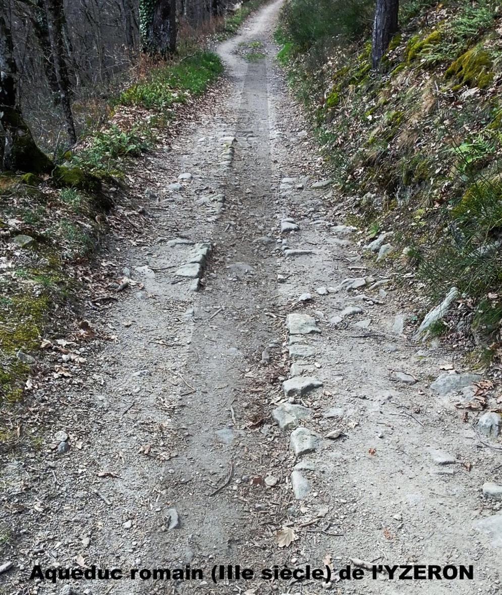 Gites Des Esselards Yzeron Luaran gambar